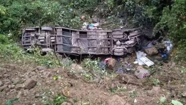 Un autobús de Bolivia cayó por un barranco