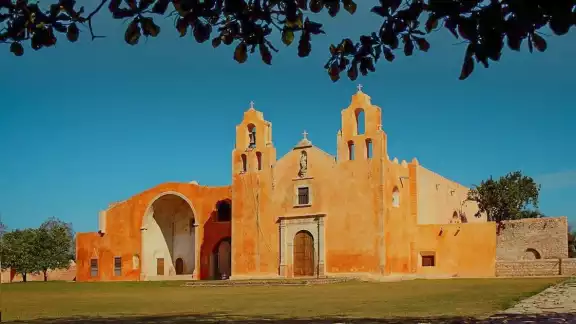 En la iglesia de Maní hay cuatro bellas capillas
