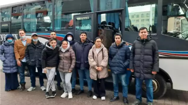 Guillermo Ordorica, embajador de México en Rumania, llegó a la frontera con Ucrania para recibir a 22 mexicanos que están por cruzar a dicho país