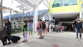 Los turistas decidieron disfrutar su Navidad en las playas de Cancún e Isla Mujeres
