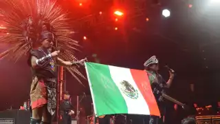 El Tri Sinfónico con Alex Lora sacude a miles de yucatecos en un concierto benéfico para Casa Otoch