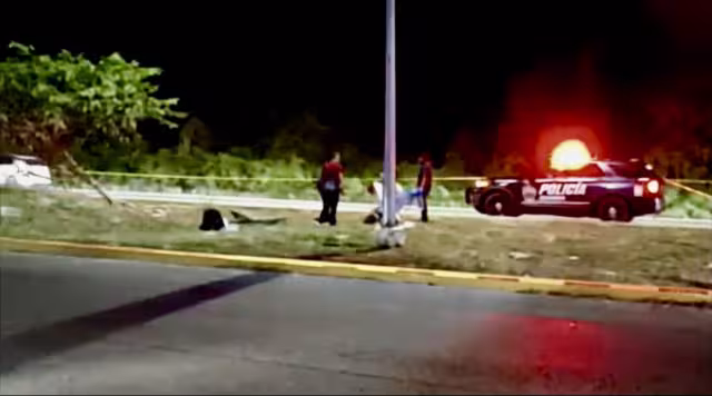 Autoridades acordonaron la zona del accidente sobre la carretera federal 307 y trasladaron el cuerpo al Servicio Médico Forense para las diligencias correspondientes.