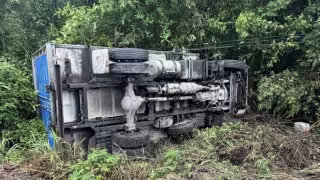 Dos vehículos vuelcan en la carretera 307, cerca de Playa del Carmen; conductores sobreviven