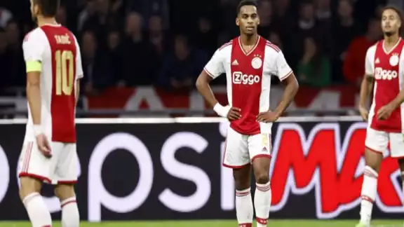 Napoli humilla al Ajax en su casa; le da peor goleada de su historia Napoli humilla al Ajax en su casa; le da peor goleada de su historia
