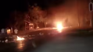 Vecinos de Playa del Carmen que se quedaron sin luz hace 24 horas bloquean vialidades