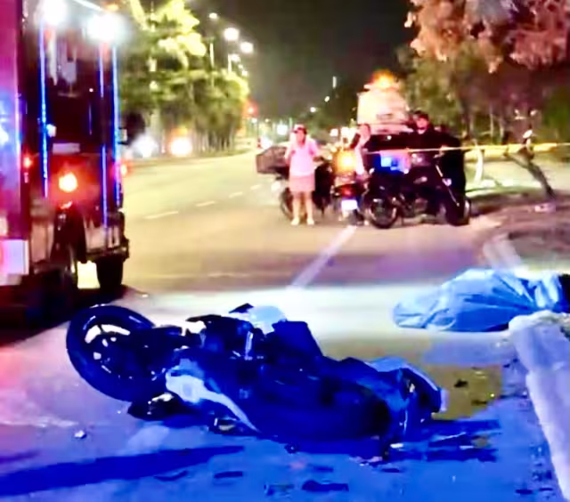 El cuerpo sin vida del motociclista quedó tendido sobre el pavimento.