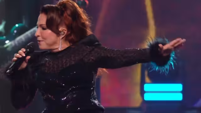 La cantante de 'Conga' apantalló a la audiencia con su música en los AMAs 2025