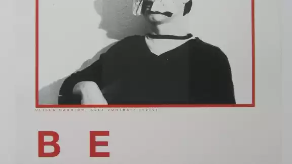 Edom se escribe en hebreo ??? ?? ?y significa rojo”, escribe Román mientras crea conexiones.