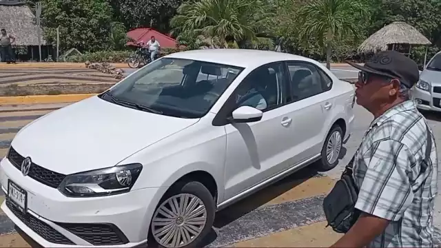 Los manifestantes comenzaron a abrir el paso de manera temporal, mediante el pago de 100 pesos