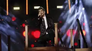 Para cerrar con broche de oro, Nelson trajo al foro a José José para entonar "Lo que no fue no será"