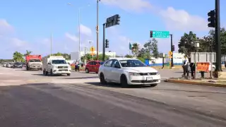 Encontronazo entre dos vehículos deja una mujer y un menor lesionados en Playa del Carmen