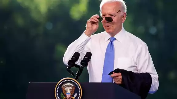 Joe Biden es aficionadao a los lentes de sol Joe Biden es aficionadao a los lentes de sol