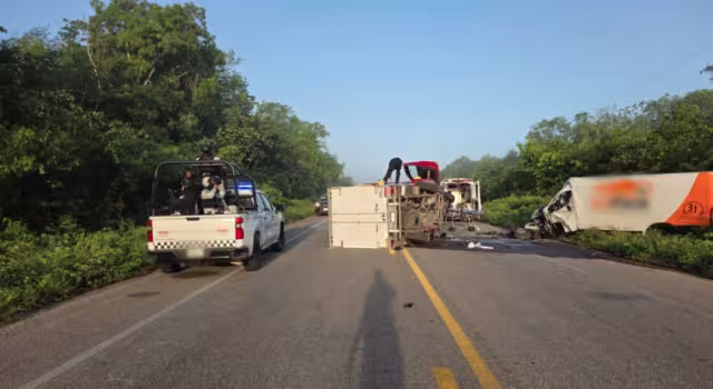 El saldo del choque en la carretera Mérida-Cancún fue de un muerto y tres heridos