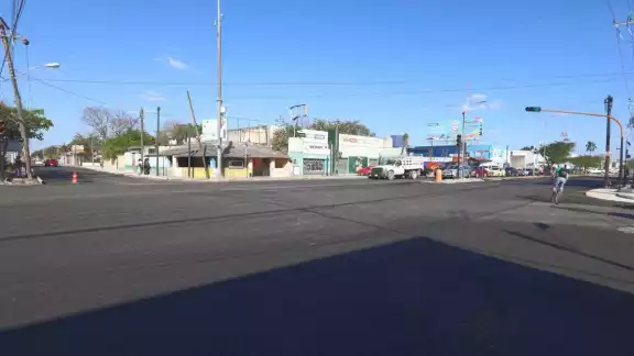 Estos trabajos de repavimentación complementan las obras de intervención vial que se realizan en el cruce conflictivo de avenida Jacinto Canek con calle 118-Prepa 2 de la Universidad Autónoma de Yucatán Estos trabajos de repavimentación complementan las obras de intervención vial que se realizan en el cruce conflictivo de avenida Jacinto Canek con calle 118-Prepa 2 de la Universidad Autónoma de Yucatán