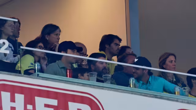 Checo en el palco junto a Azcárraga