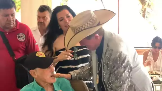 Andrés García celebró una fiesta en compañía de amigos y familiares