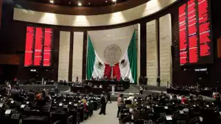 Ninguna de las reservas de la oposición pasó; tres morenistas dieron su voto en contra, al igual que PAN y MC