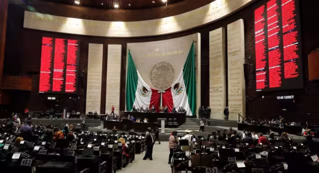 Ninguna de las reservas de la oposición pasó; tres morenistas dieron su voto en contra, al igual que PAN y MC