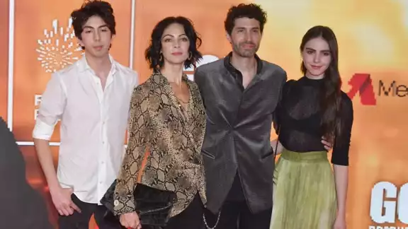 Durante una rueda de prensa acompañado de su esposa, Benny Ibarra intentó se mostrpo hermético en torno al tema de Sasha y Luis de Llano. Foto: Especial Durante una rueda de prensa acompañado de su esposa, Benny Ibarra intentó se mostrpo hermético en torno al tema de Sasha y Luis de Llano. Foto: Especial