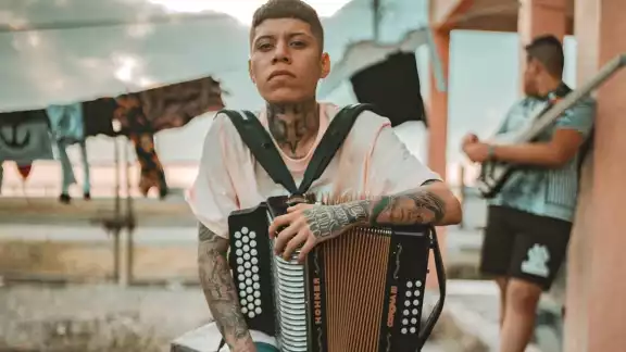 Santa Fe Klan será el primer músico mexicano en participar en un spundtrack para Marvel. Foto: Instagram Santa Fe Klan será el primer músico mexicano en participar en un spundtrack para Marvel. Foto: Instagram