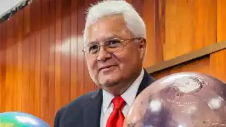 Rafael Navarro es honrado por la NASA