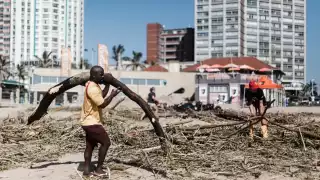 Las víctimas mortales en Sudáfrica por las inundaciones ascienden a  395 desde el pasado lunes