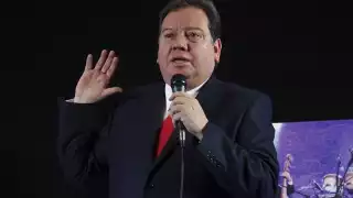 El cantante y actor ha logrado consagrarse como uno de los famosos más queridos, gracias a su carismática personalidad y talento.