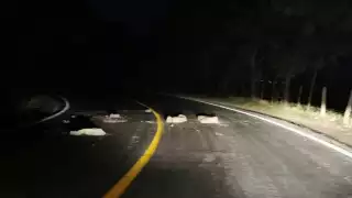 Los asaltantes tiran piedras para provocar daños en las llantas