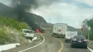 De manera extraoficial se habla de cuatro unidades atacadas, dos de ellas terminaron calcinadas en el ataque