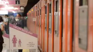 Joven fue criticada por su vestimenta en el metro de la CDMX