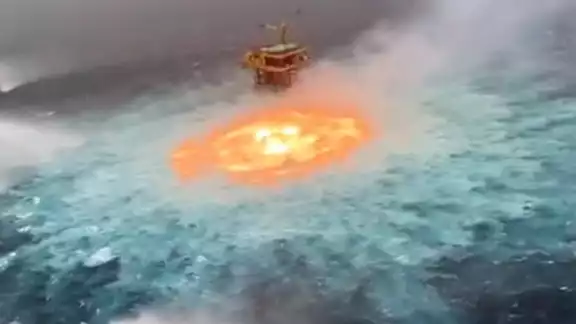 Tras el incendio registrado en el ducto submarino en Campeche, el Gobierno de México dio un plazo a Pemex para dar un informe de lo que ocurrió Tras el incendio registrado en el ducto submarino en Campeche, el Gobierno de México dio un plazo a Pemex para dar un informe de lo que ocurrió
