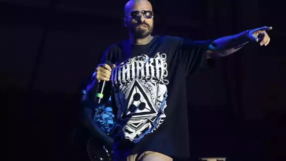 Babo, vocalista de Cartel de Santa, escribió una canción a su miembro viril Babo, vocalista de Cartel de Santa, escribió una canción a su miembro viril
