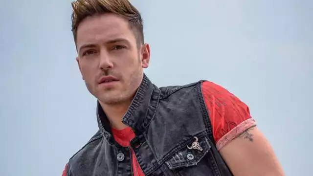 Un medio reveló que Pee Wee, el excantante de los Kimbia Kings es gay y lleva tres años de casado con su mánager