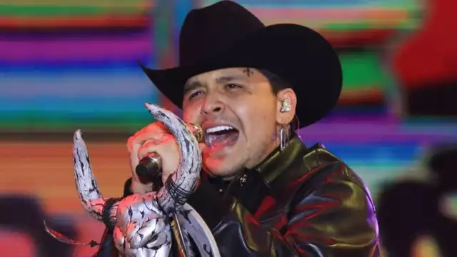 Universal solicitó a la Asociación Mexicana de Productores de Fonogramas y Videogramas (AMPROFON) el veto del cantante por incumplimiento de contrato