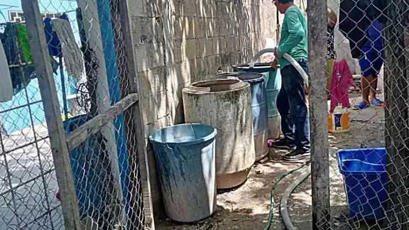 La escasez de agua en algunas colonias es un problema que se ha ido agravando en Ciudad del Carmen
