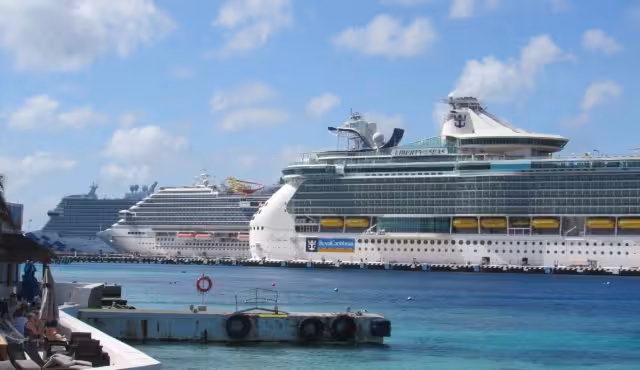 Tres de los cuatro cruceros que llegaron a Cozumel atracaron en el Puerto SSA México