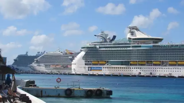 Los prestadores de servicios turísticos en Cozumel esperan que con la llegada de cruceros a la isla, su economía se vea mejorada