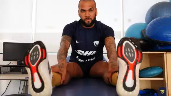 Dani Alves, de 39 años, se une como jugador de los Pumas por un año, en donde buscará demostrar por qué fue refuerzo del Barcelona Dani Alves, de 39 años, se une como jugador de los Pumas por un año, en donde buscará demostrar por qué fue refuerzo del Barcelona
