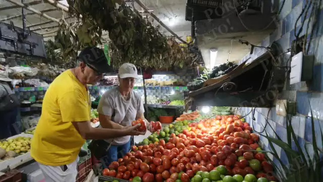 Una ama de casa destina entre 400 a 500 pesos diarios para el desayuno, comida y cena