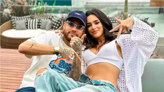 El futbolista brasileño y su pareja compartieron una serie de imágenes en sus redes sociales anunciando la noticia El futbolista brasileño y su pareja compartieron una serie de imágenes en sus redes sociales anunciando la noticia