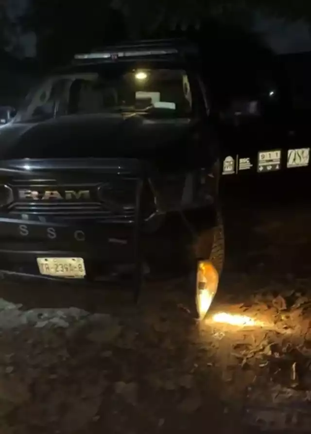 Agentes cerraron el paso a la motocicleta donde par de sujetos intentó huir cuando les marcaron el alto