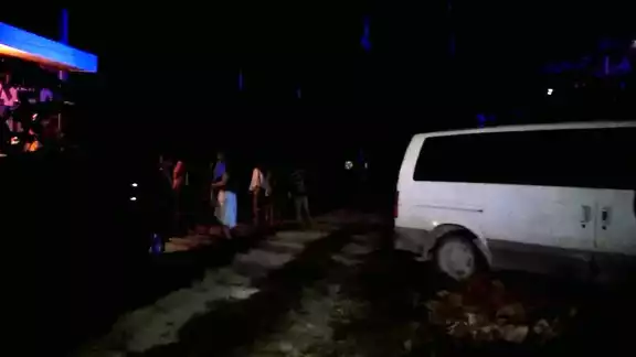 Las autoridades acudieron al lugar para aplicar las medidas Las autoridades acudieron al lugar para aplicar las medidas