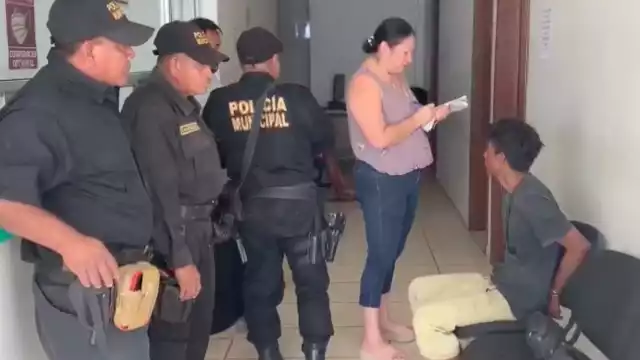 El hombre intentó darse a la fuga al ver a los policías municipales