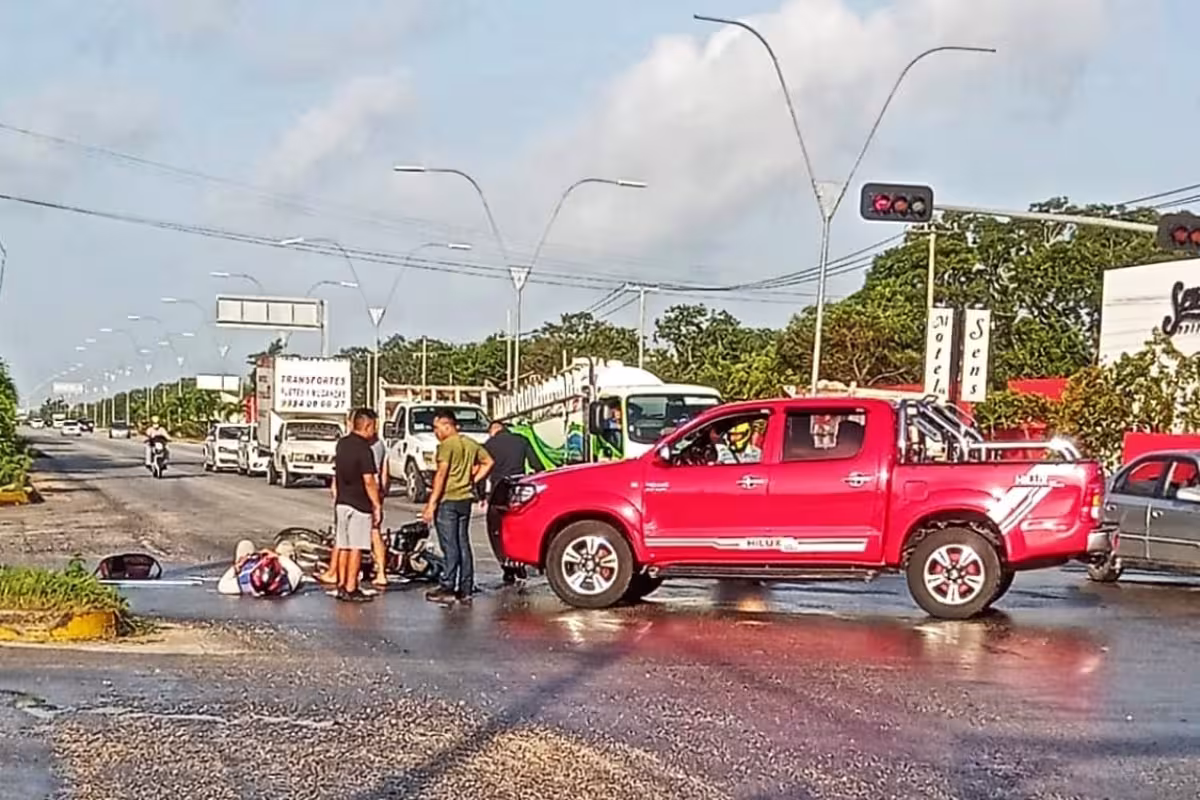 Camioneta se pasa el alto y atropella a una persona en la Av. López ...