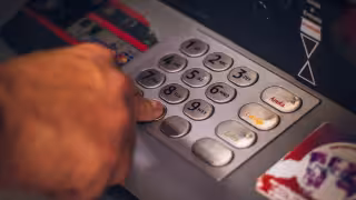 ¿Cómo recuperar tu dinero si te equivocaste en la transferencia?: Esto dice Banxico