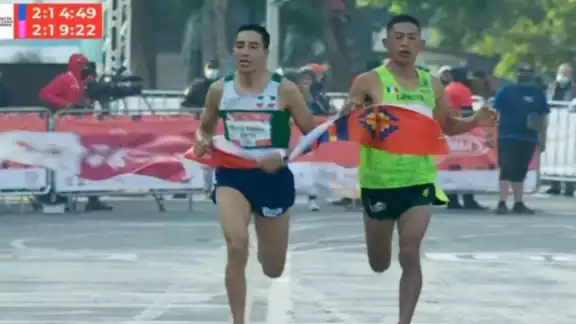 Luego de un año de ausencia por la pandemia de COVID-19, se llevó a cabo el Maratón de la Ciudad de México Telcel 2021, donde el mexicano Darío Castro se llevó el primer lugar en la categoría varonil