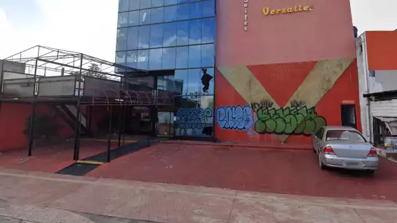 El motel abandonado donde se halló un cuerpo en estado de descomposición en Cancún se localiza en el cruce de las avenidas Uxmal y Yaxchilán El motel abandonado donde se halló un cuerpo en estado de descomposición en Cancún se localiza en el cruce de las avenidas Uxmal y Yaxchilán