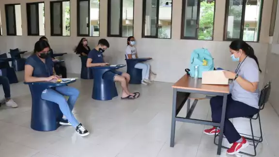 López-Gatell indicó que ese es el ajuste que se hará para distinguir que el sector educativo tiene una alta prioridad López-Gatell indicó que ese es el ajuste que se hará para distinguir que el sector educativo tiene una alta prioridad