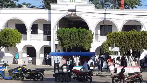 Las alcaldías de Saban y Dziuché pagaron la semana pasada 2 quincenas de las que había quedado a deber la administración pasada Las alcaldías de Saban y Dziuché pagaron la semana pasada 2 quincenas de las que había quedado a deber la administración pasada