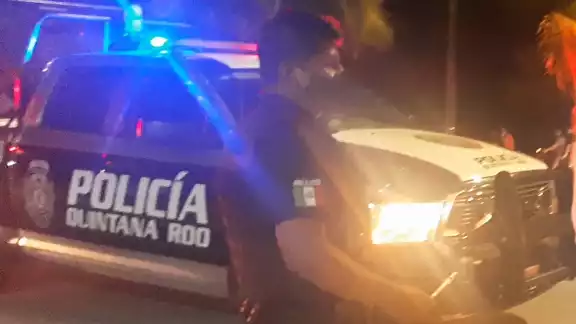Al intentar huir, los ministeriales le cerraron el paso logrando detenerlos, sin embargo, uno de ellos logró huir sin ser detenido Al intentar huir, los ministeriales le cerraron el paso logrando detenerlos, sin embargo, uno de ellos logró huir sin ser detenido